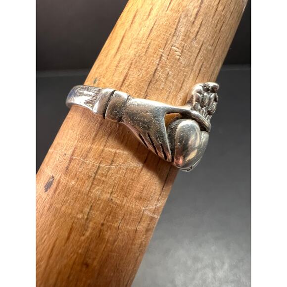 Vintage claddagh sterling silver ring size 6 - Picture 14 of 15